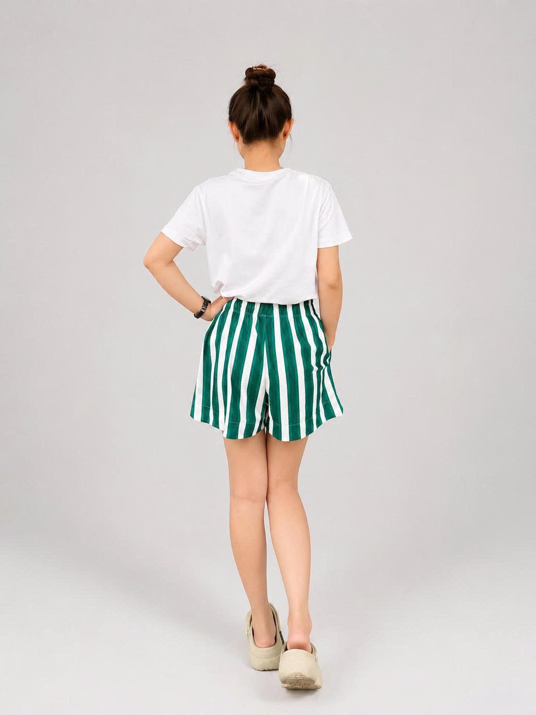 Quần Short Sọc Màu BEAVERTEE Nam Nữ Form Rộng, Vải Thun Mềm Nhẹ Thoáng Mát Co Giãn, Thiết Kế Sọc Đỏ Vàng Xanh Dương Xanh Lá, Phong Cách Đi Biển Du Lịch Mùa Hè